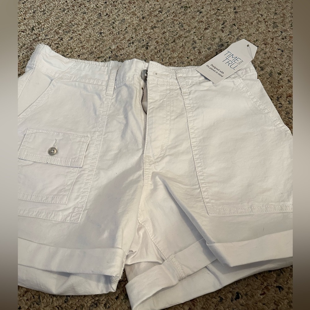 Time and Tru size 4 brand new white shorts